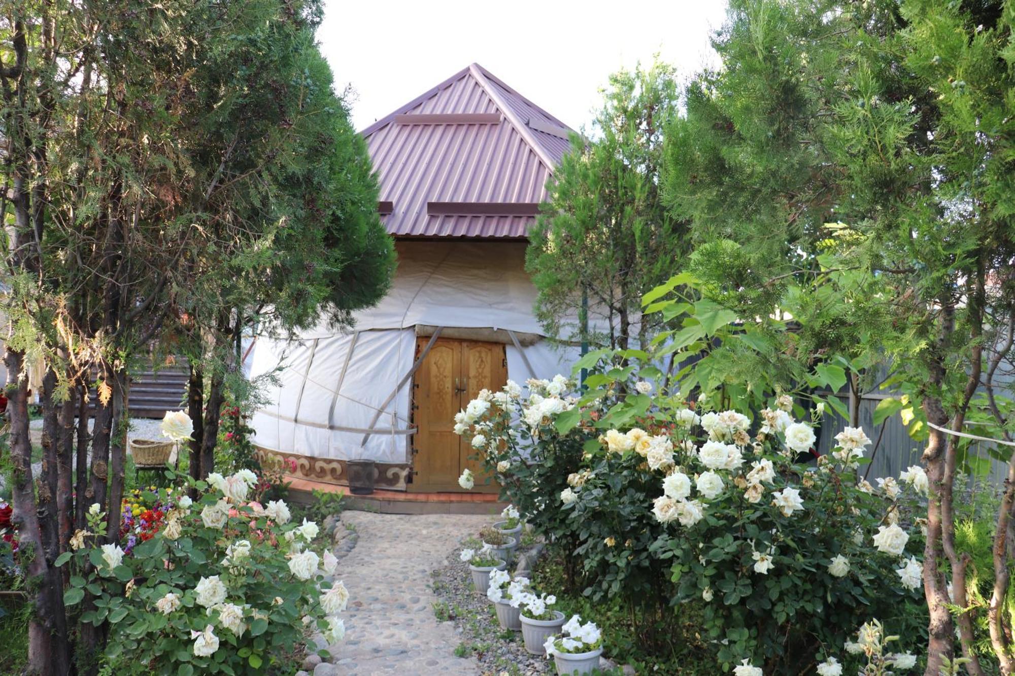 Happy Nomads Yurts & Hostel Karakol Kültér fotó