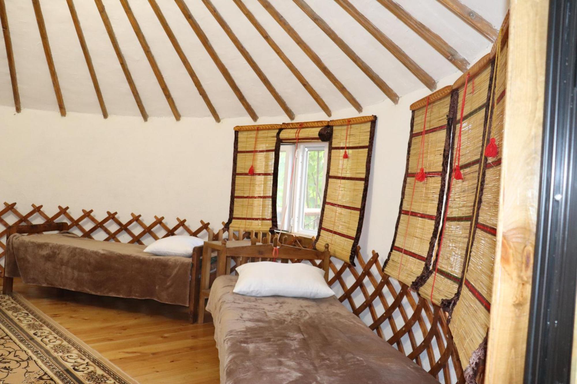 Happy Nomads Yurts & Hostel Karakol Kültér fotó