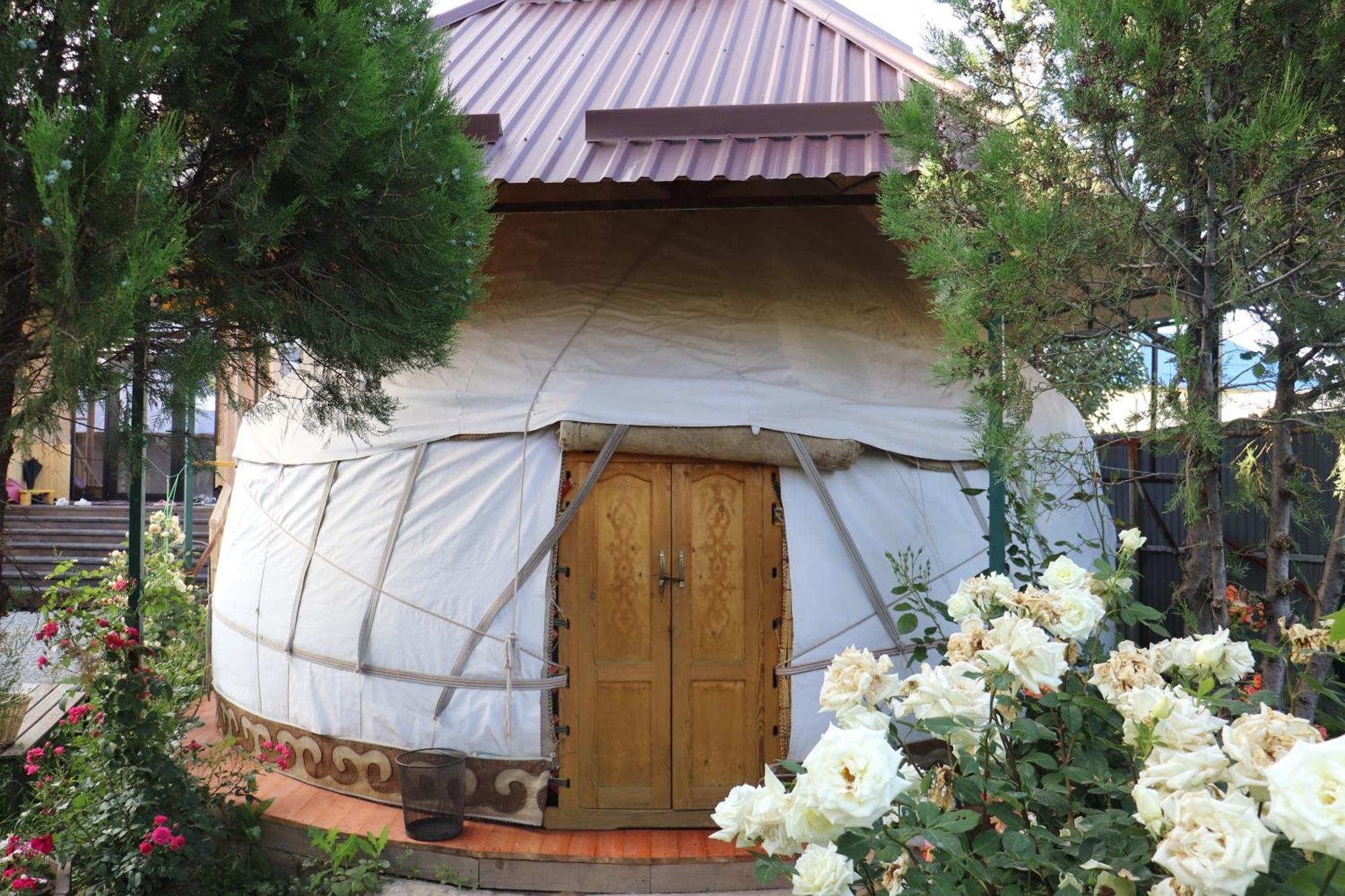 Happy Nomads Yurts & Hostel Karakol Kültér fotó