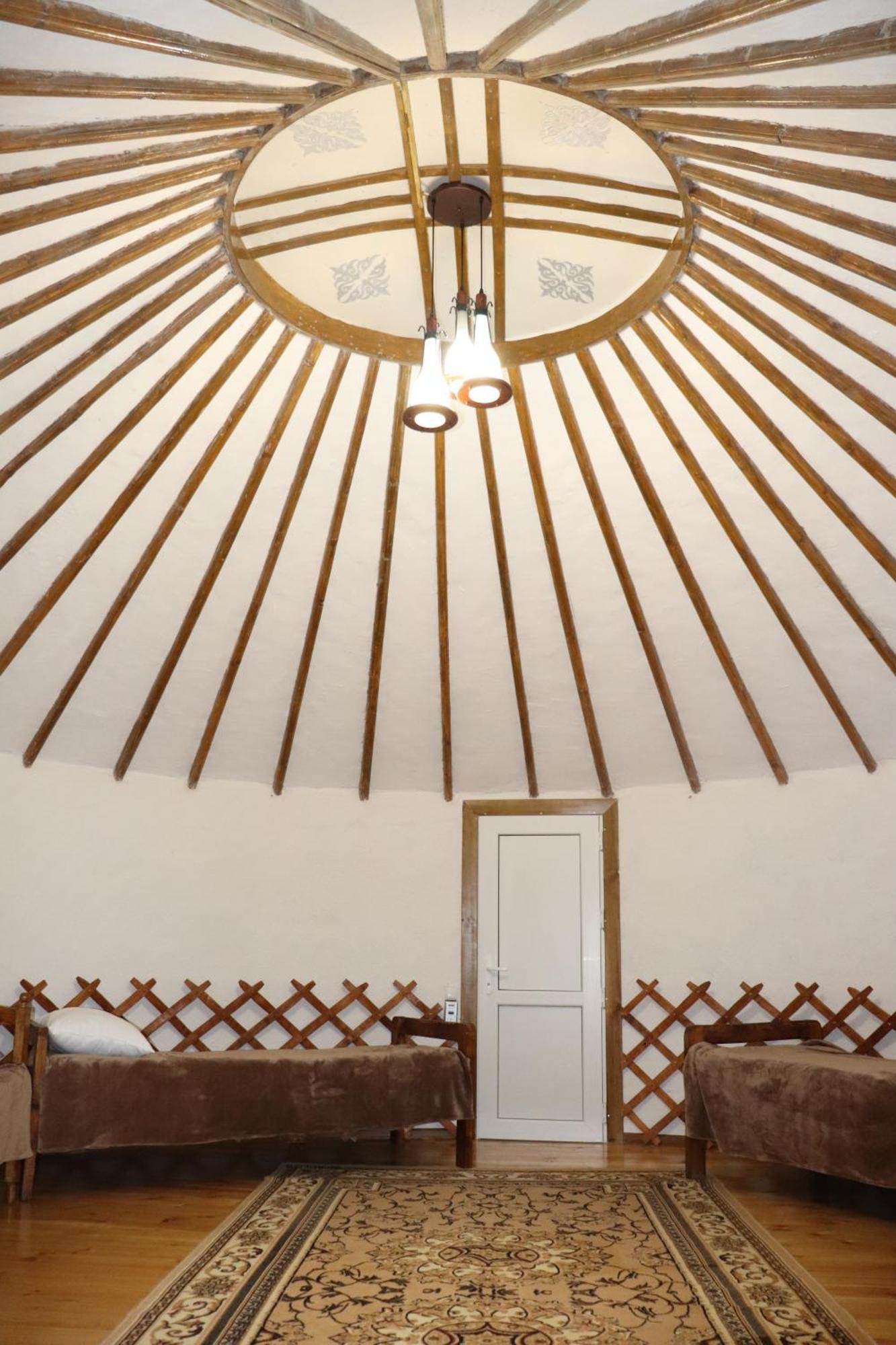 Happy Nomads Yurts & Hostel Karakol Kültér fotó