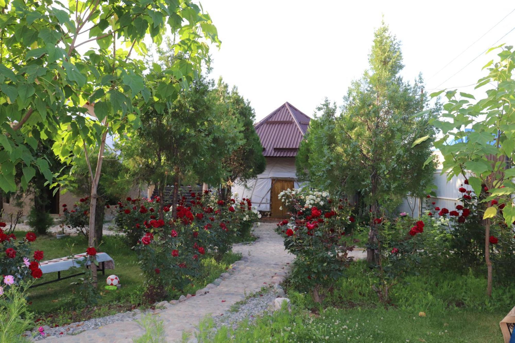 Happy Nomads Yurts & Hostel Karakol Kültér fotó