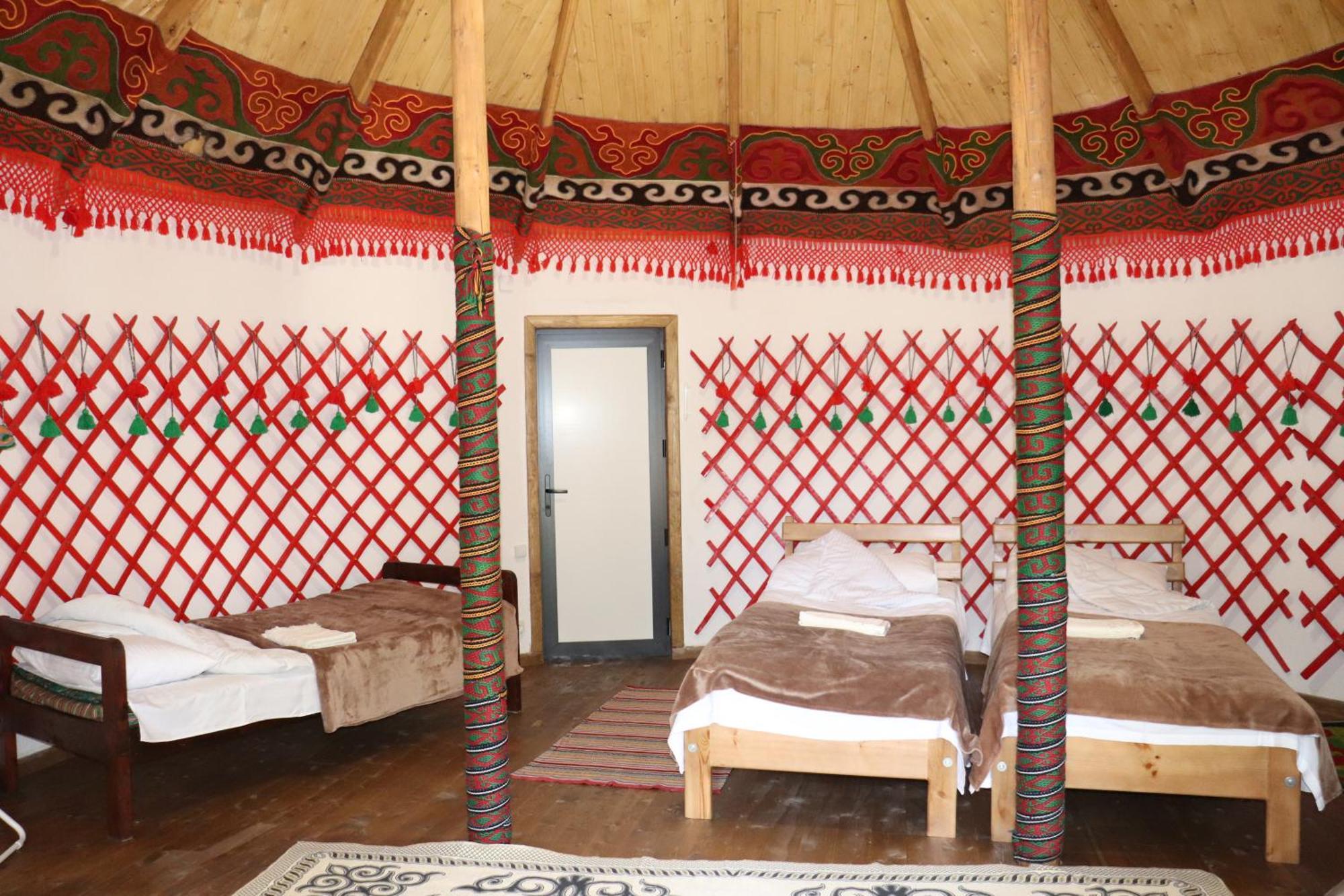 Happy Nomads Yurts & Hostel Karakol Kültér fotó
