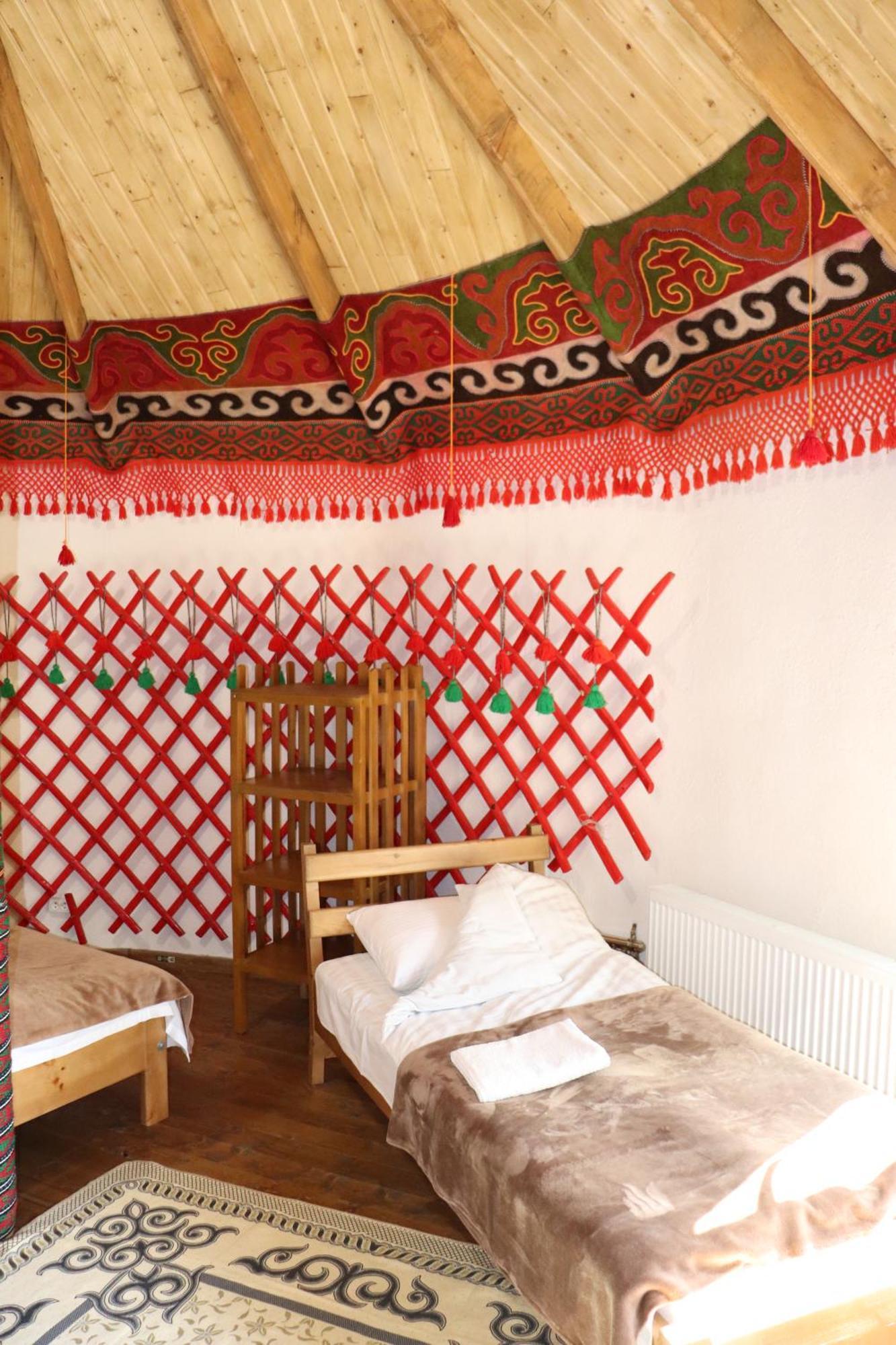 Happy Nomads Yurts & Hostel Karakol Kültér fotó