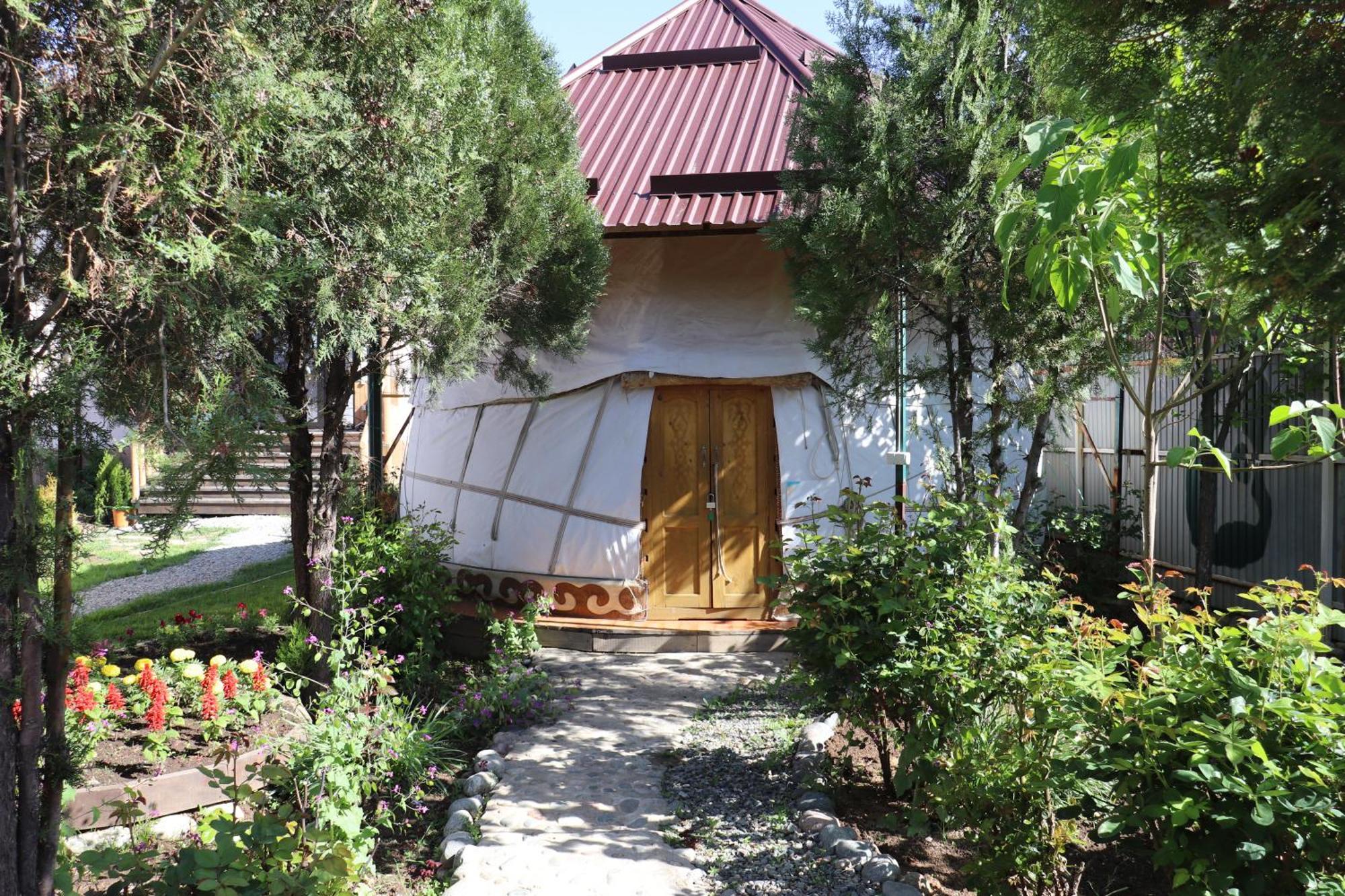 Happy Nomads Yurts & Hostel Karakol Kültér fotó